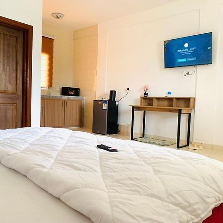 Namaste Hotel & Restaurant ลิเบรอวิลล์ ภายนอก รูปภาพ