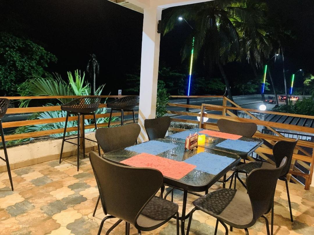 Namaste Hotel & Restaurant ลิเบรอวิลล์ ภายนอก รูปภาพ