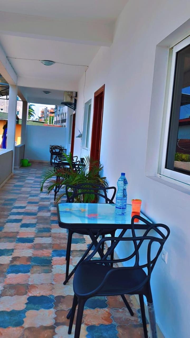Namaste Hotel & Restaurant ลิเบรอวิลล์ ภายนอก รูปภาพ