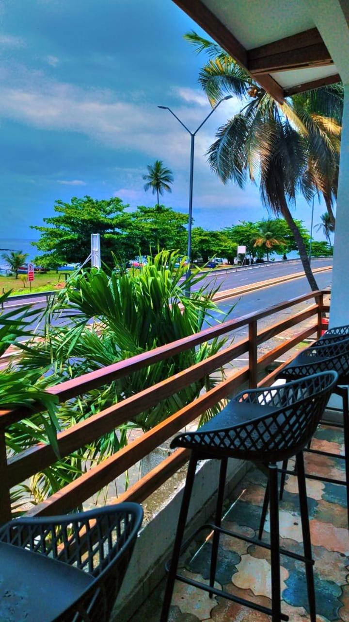 Namaste Hotel & Restaurant ลิเบรอวิลล์ ภายนอก รูปภาพ