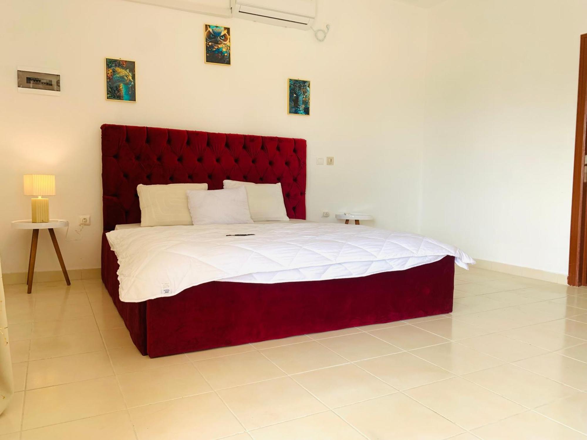 Namaste Hotel & Restaurant ลิเบรอวิลล์ ภายนอก รูปภาพ